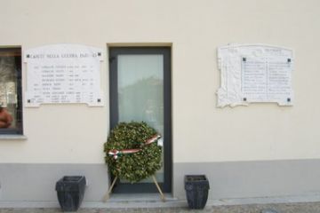 Immagini e Angoli di Golferenzo - Lapide ai caduti